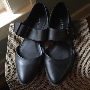 Black Kenneth Cole flats